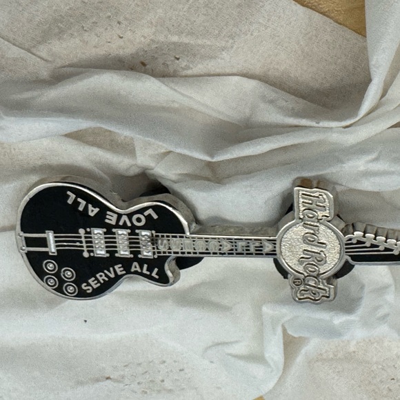Vintage Hard Rock Black Guitar Pin - Picture 2 of 6